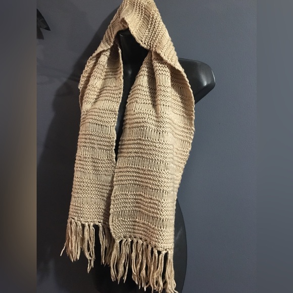 Tan Crochet 🧶 Scarf 🧣 - Picture 3 of 9